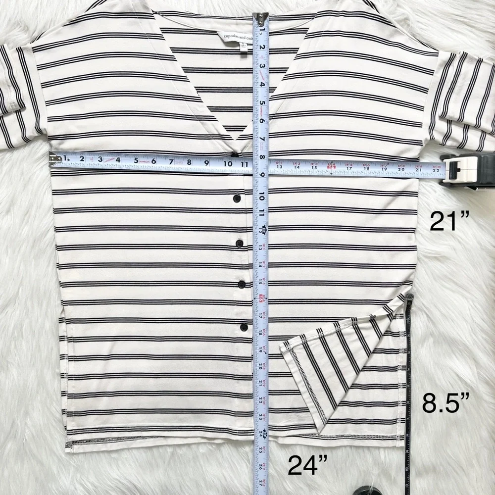 Cupcakes and Cashmere Black White Striped Split Hem Long Sleeve Buttondown Top - Picture 11 of 11